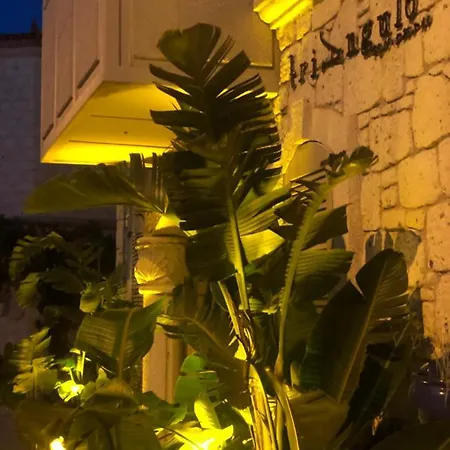 特里安古洛酒店 2*