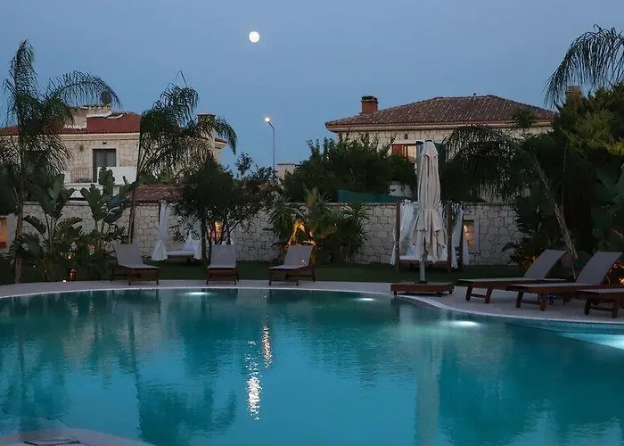 Triangulo 2* Alacati